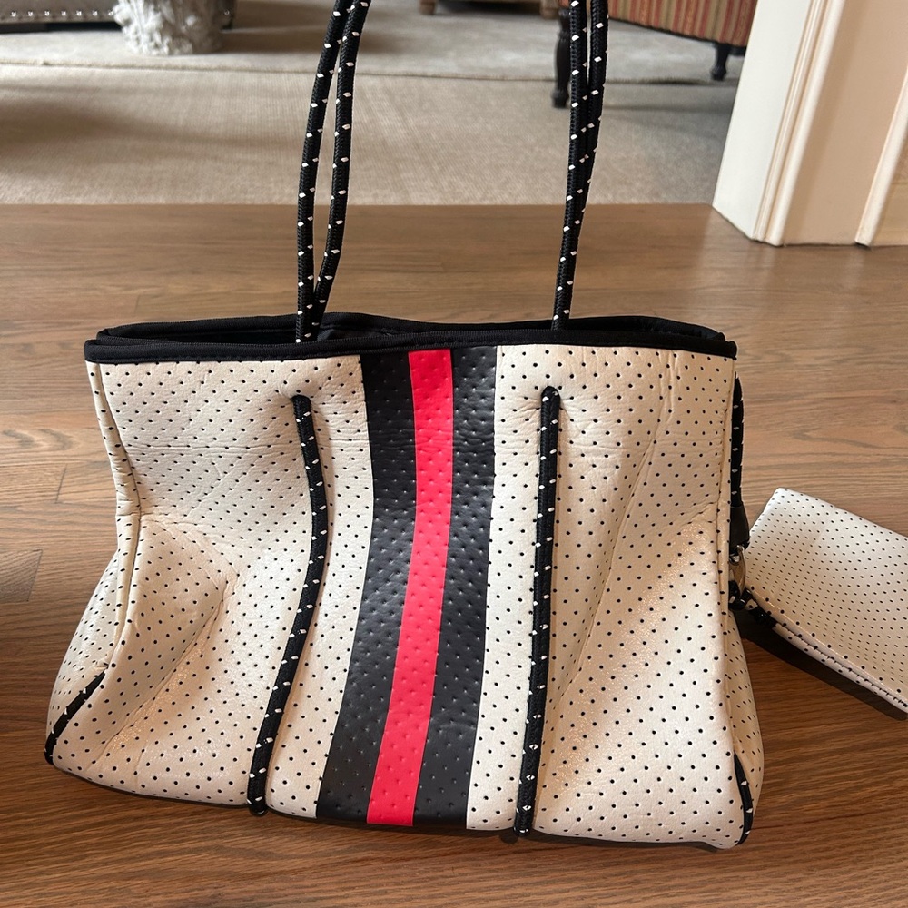 Stylish Black and Red Women's Tote Bag Set - Picture 2 of 5